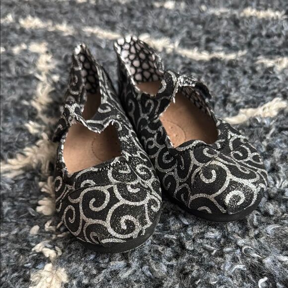 Toms Toddler Shoes - Picture 1 of 8